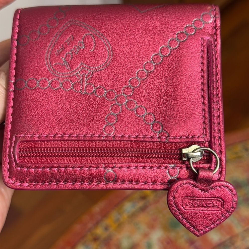 COACH POPPY HEART WALLET LEATHER HOT PINK W/ TROMPE CHAIN DETAILS
ADORABLE EUC! - Picture 4 of 15